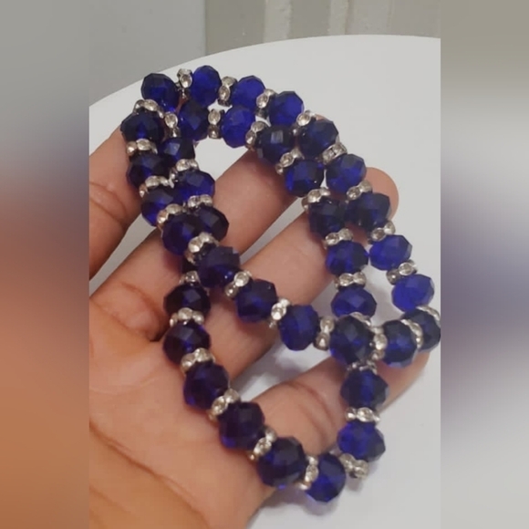 Silver and Blue Color Beaded Crystal Stretchy Bracelet.🌴 - Picture 7 of 7
